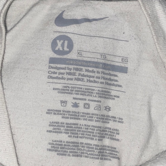 Nike workout tshirt - Picture 3 of 3